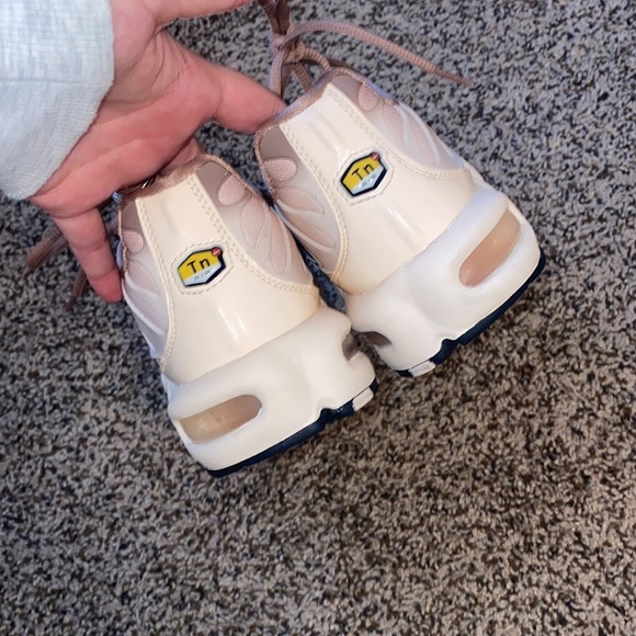 Nike women’s air max “guava ice” sneaks size 7 great condition - Picture 5 of 5